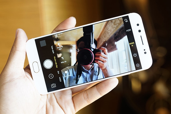 Camera selfie kép: Camera selfie kép xuất phát từ đâu? (Ảnh 2) Camera selfie kép: Camera selfie kép xuất phát từ đâu? (Ảnh 2)