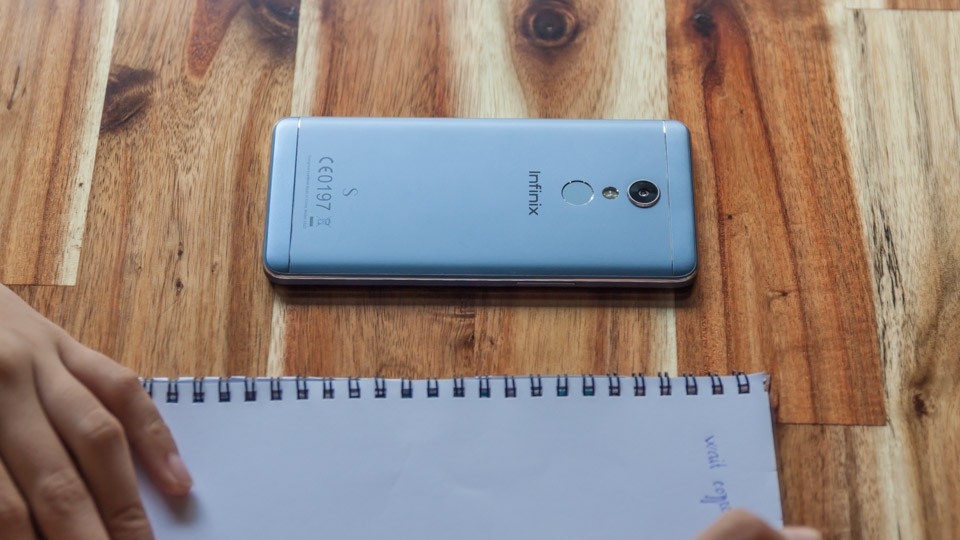 Mở hộp và trên tay Infinix S2: Camera selfie kép (Ảnh 13)