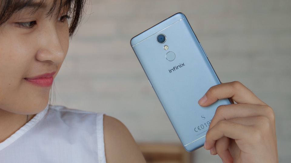 Mở hộp và trên tay Infinix S2: Camera selfie kép (Ảnh 15)