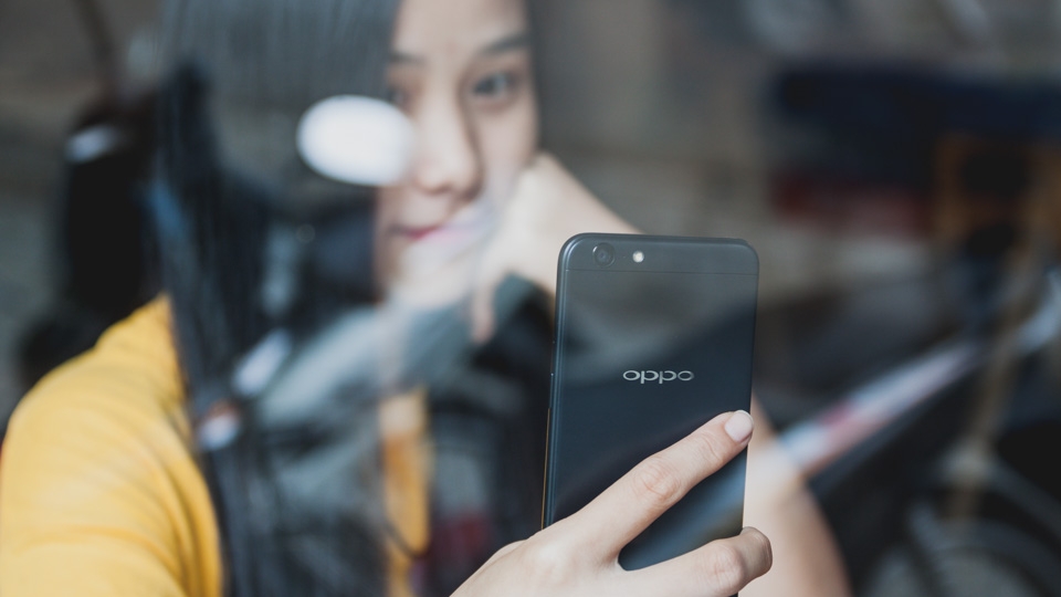 Bộ ảnh OPPO F3 Lite Matte Black, đẹp hút mê hồn (Ảnh 2)