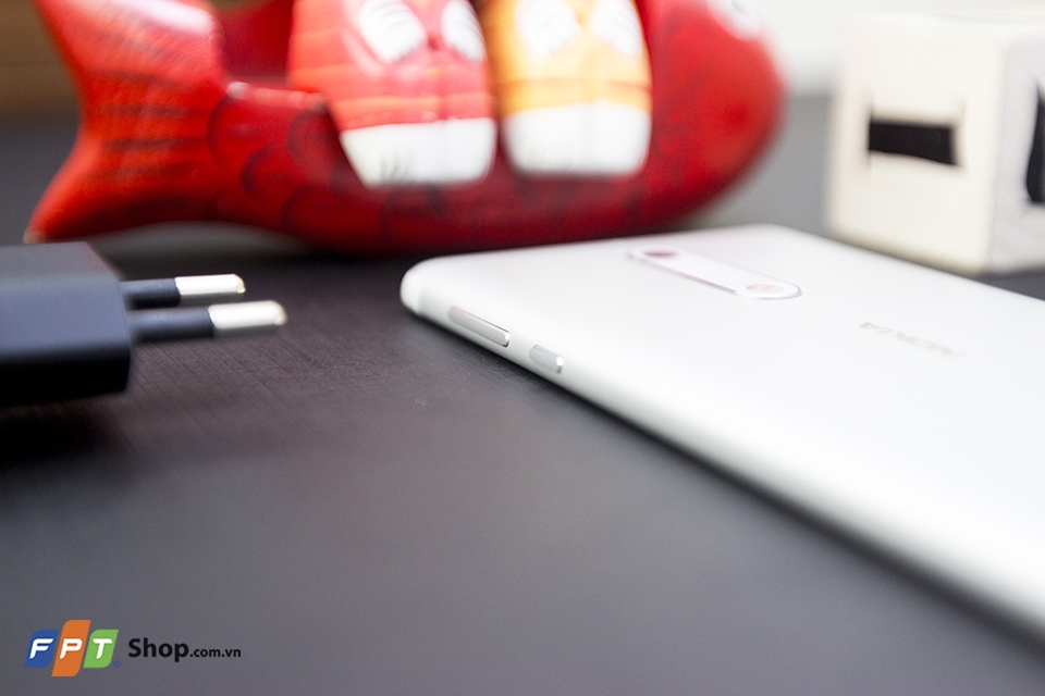 Cùng FPT Shop rrên tay Nokia 5 bản màu Silver (Ảnh 7)