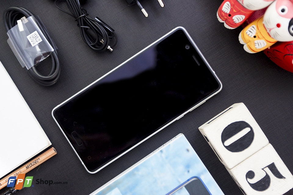 Cùng FPT Shop rrên tay Nokia 5 bản màu Silver (Ảnh 2)