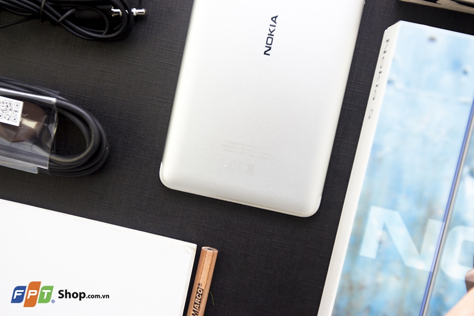 Cùng FPT Shop rrên tay Nokia 5 bản màu Silver (Ảnh 4)