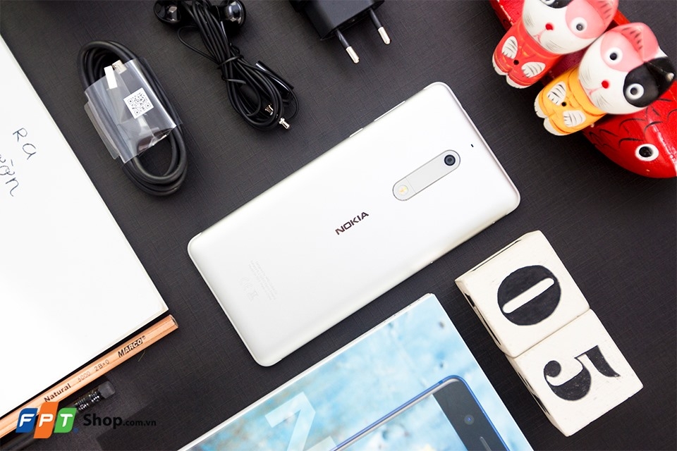 So sánh nhanh Samsung Galaxy J3 Pro và Nokia 5 (Ảnh 2)
