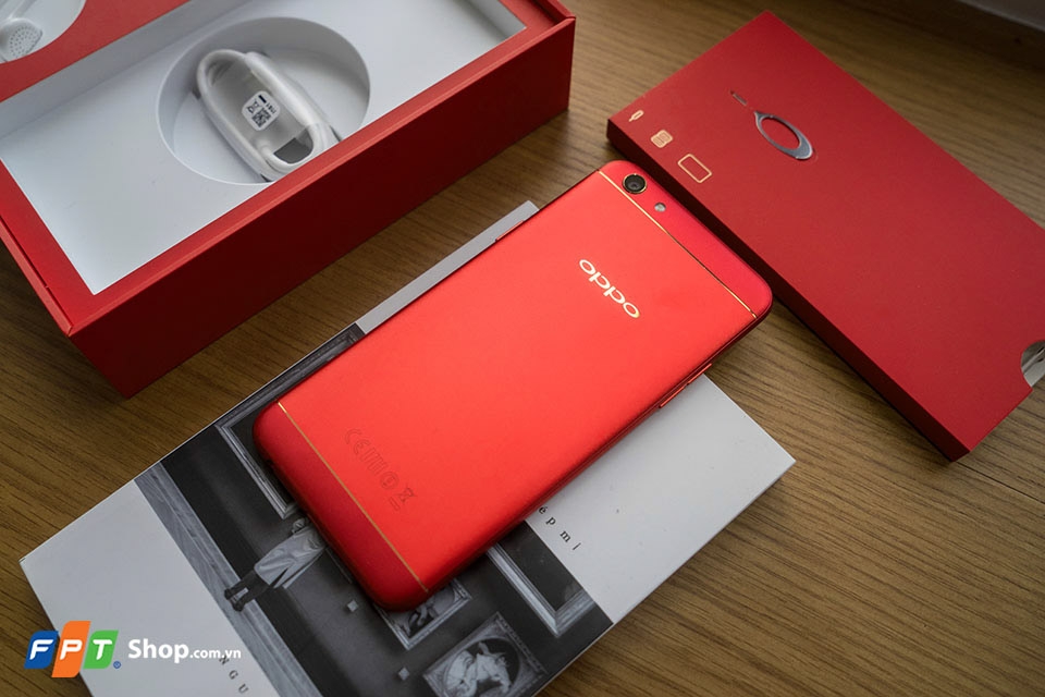 Mở hộp và trên tay nhanh OPPO F3 Red: Đỏ đam mê (Ảnh 8)