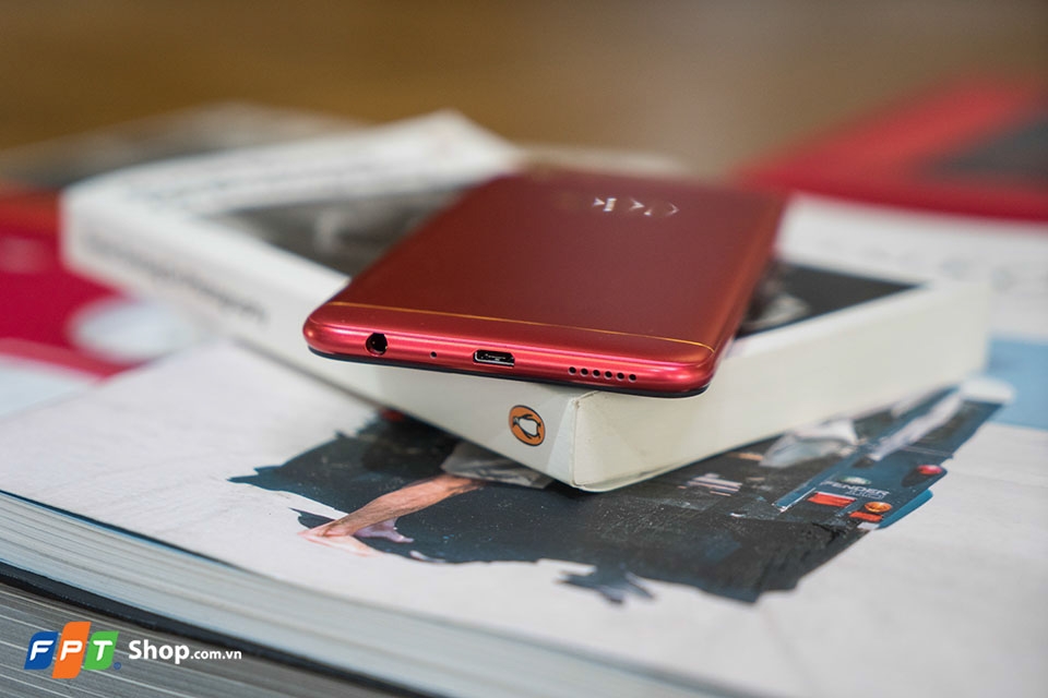 Mở hộp và trên tay nhanh OPPO F3 Red: Đỏ đam mê (Ảnh 9)