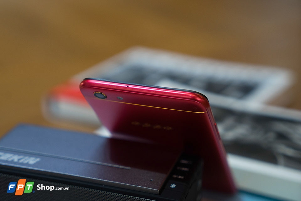 Mở hộp và trên tay nhanh OPPO F3 Red: Đỏ đam mê (Ảnh 12)