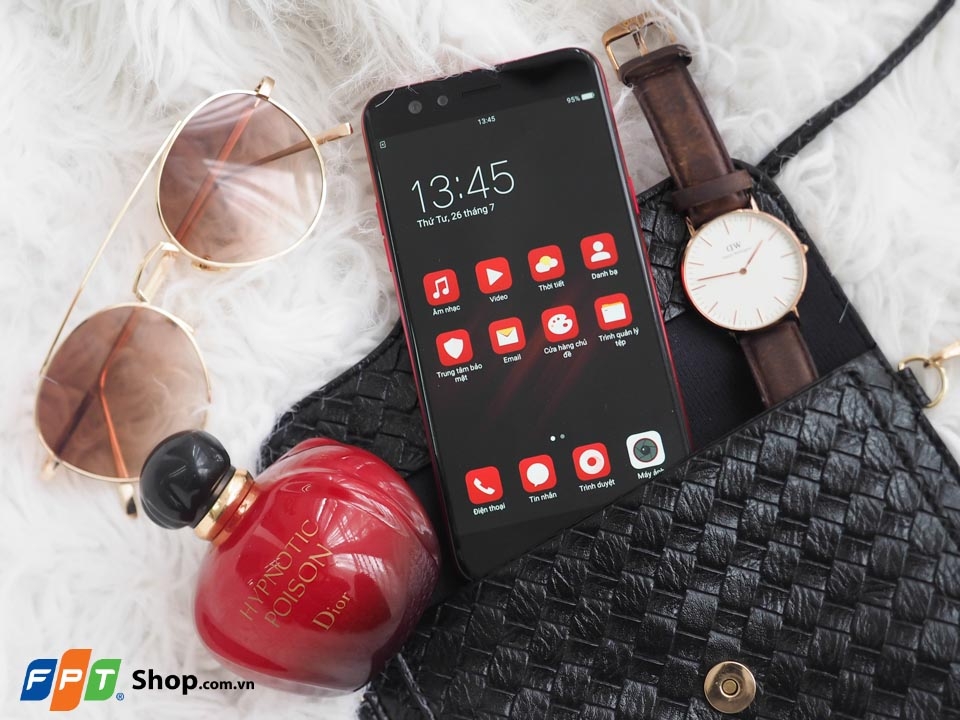 OPPO trình làng OPPO F3 Red - Đỏ thời thượng (ảnh 4) OPPO trình làng OPPO F3 Red - Đỏ thời thượng (ảnh 4)