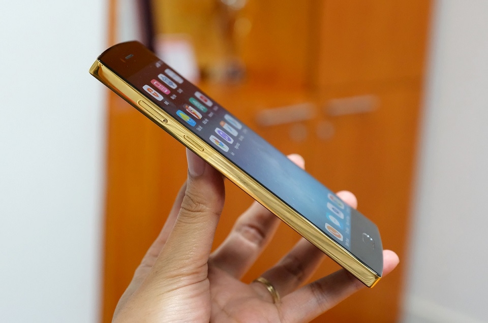Trên tay Bphone 2017 phiên bản Gold: Đẹp và mạnh mẽ (Ảnh 5)