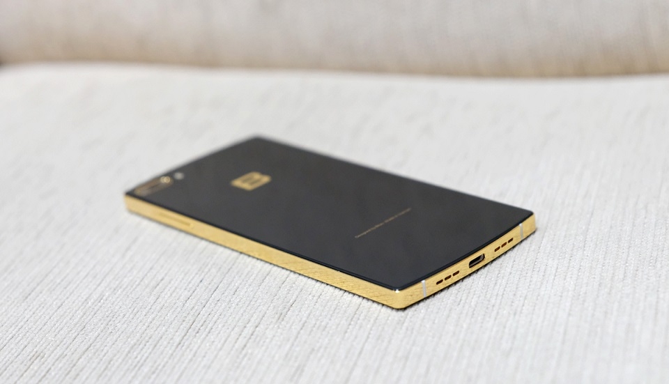 Trên tay Bphone 2017 phiên bản Gold: Đẹp và mạnh mẽ (Ảnh 2)
