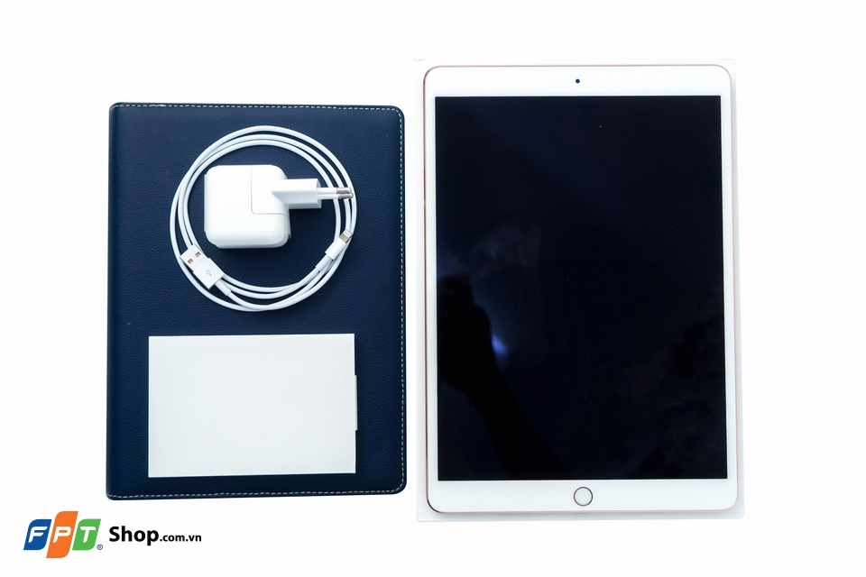 Mở hộp iPad Pro 10.5 inch: Màn hình 120Hz siêu nét (Ảnh 1) Mở hộp iPad Pro 10.5 inch: Màn hình 120Hz siêu nét (Ảnh 1)