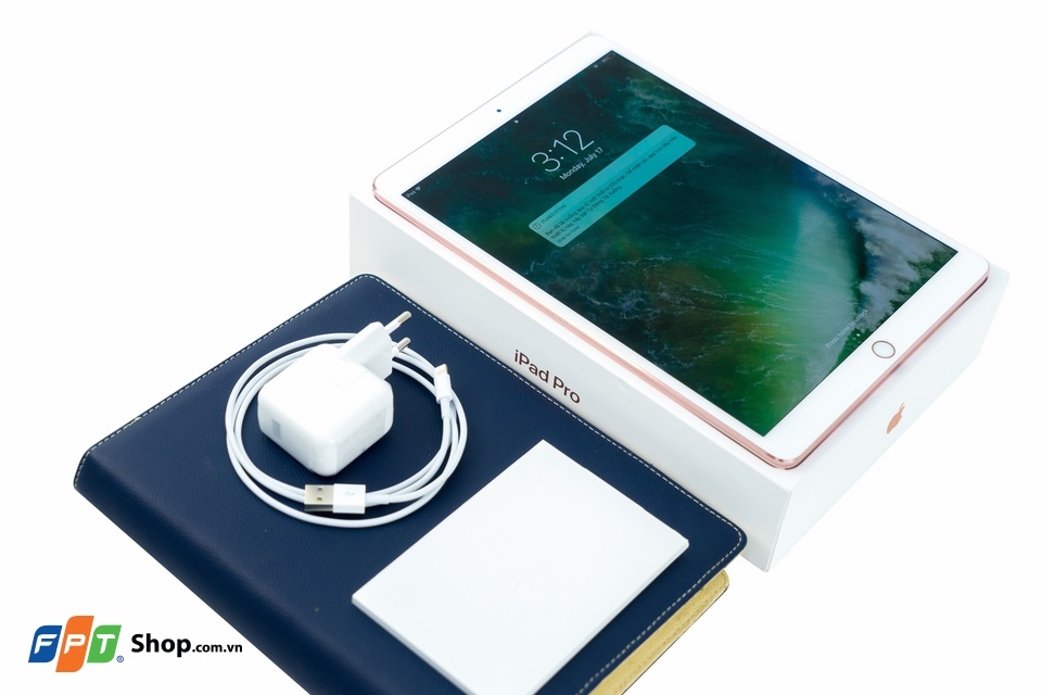 Mở hộp iPad Pro 10.5 inch: Màn hình 120Hz siêu nét (Ảnh 7) Mở hộp iPad Pro 10.5 inch: Màn hình 120Hz siêu nét (Ảnh 7)