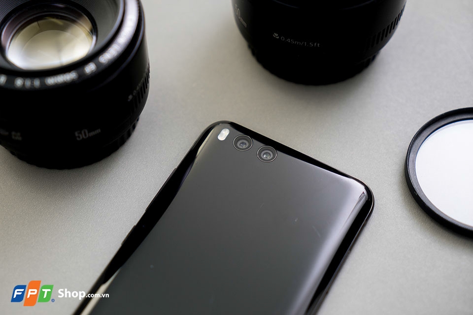 Trên tay Xiaomi Mi 6 màu Black: Thiết kế đẹp (Ảnh 5)