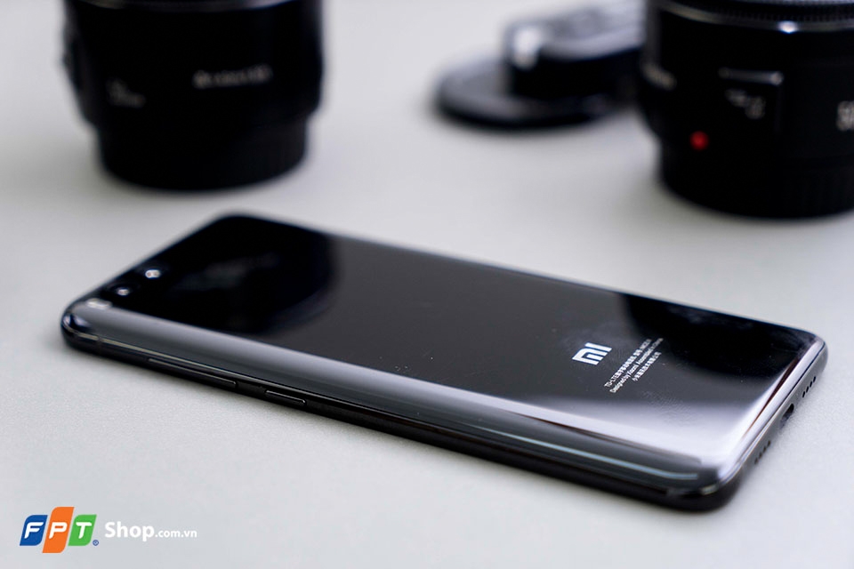 Trên tay Xiaomi Mi 6 màu Black: Thiết kế đẹp (Ảnh 3)