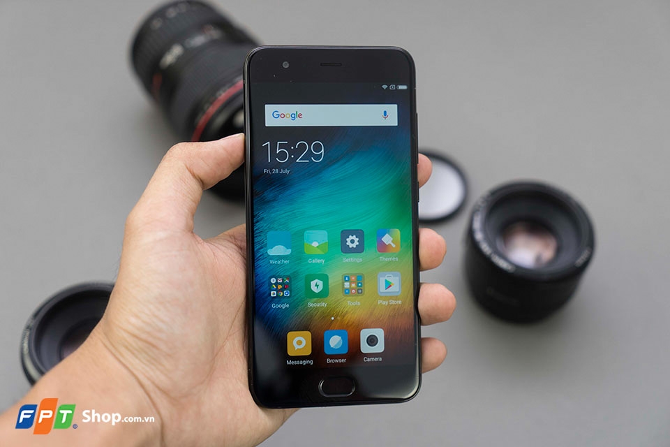 Trên tay Xiaomi Mi 6 màu Black: Thiết kế đẹp (Ảnh 2)