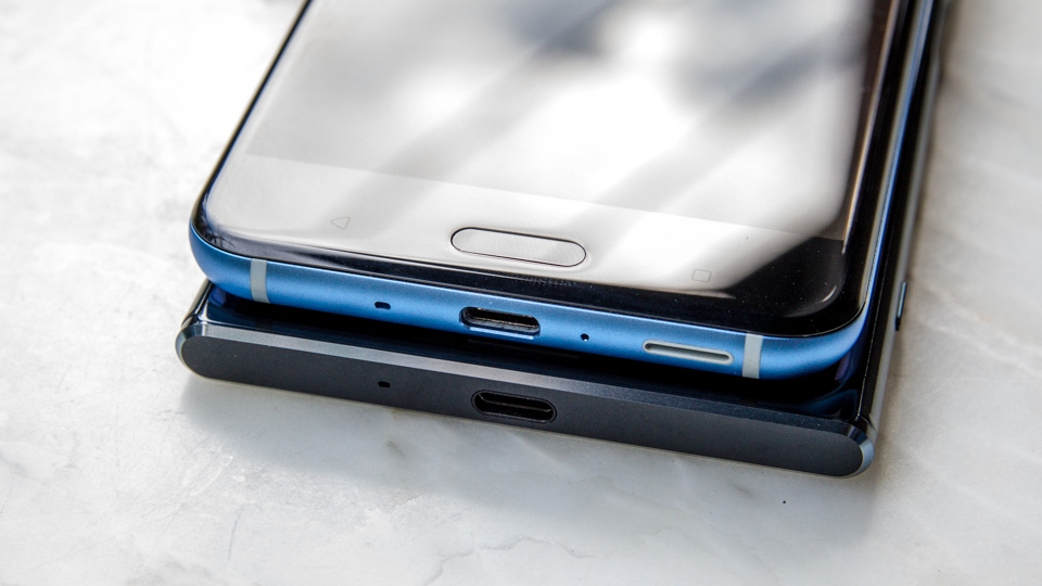So sánh thiết kế Sony XZ Premium và HTC U11 (Ảnh 5)