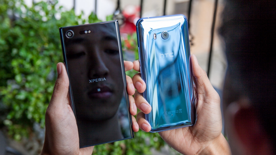 So sánh thiết kế Sony XZ Premium và HTC U11 (Ảnh 2)