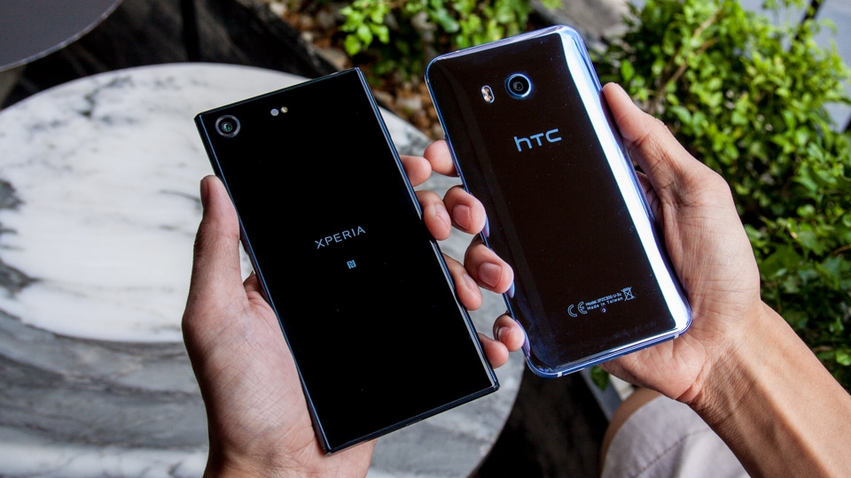 So sánh thiết kế Sony XZ Premium và HTC U11 (Ảnh 1)
