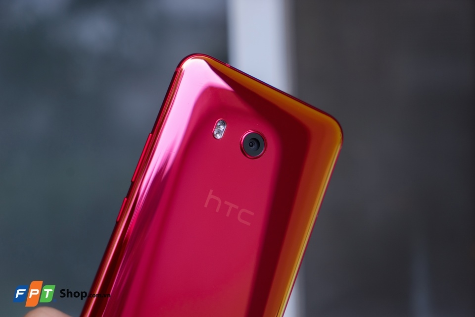 Khuấy động ngày hè cùng HTC U11 phiên bản Solar Red (Ảnh 3)