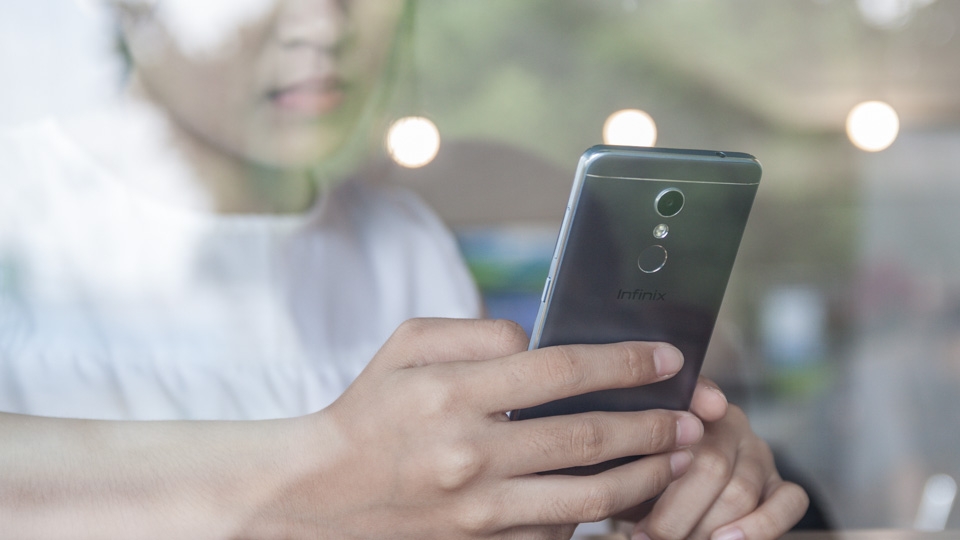 Mở hộp và trên tay Infinix S2: Camera selfie kép (Ảnh 16)