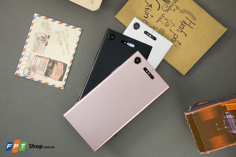 nên mua iPhone 7 Plus cũ hay Sony XZ1 mới