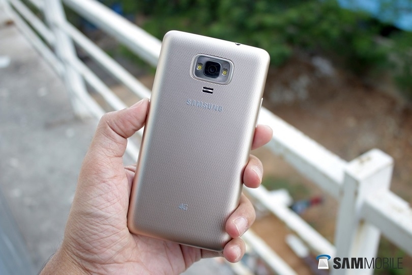 trên tay Samsung Z4