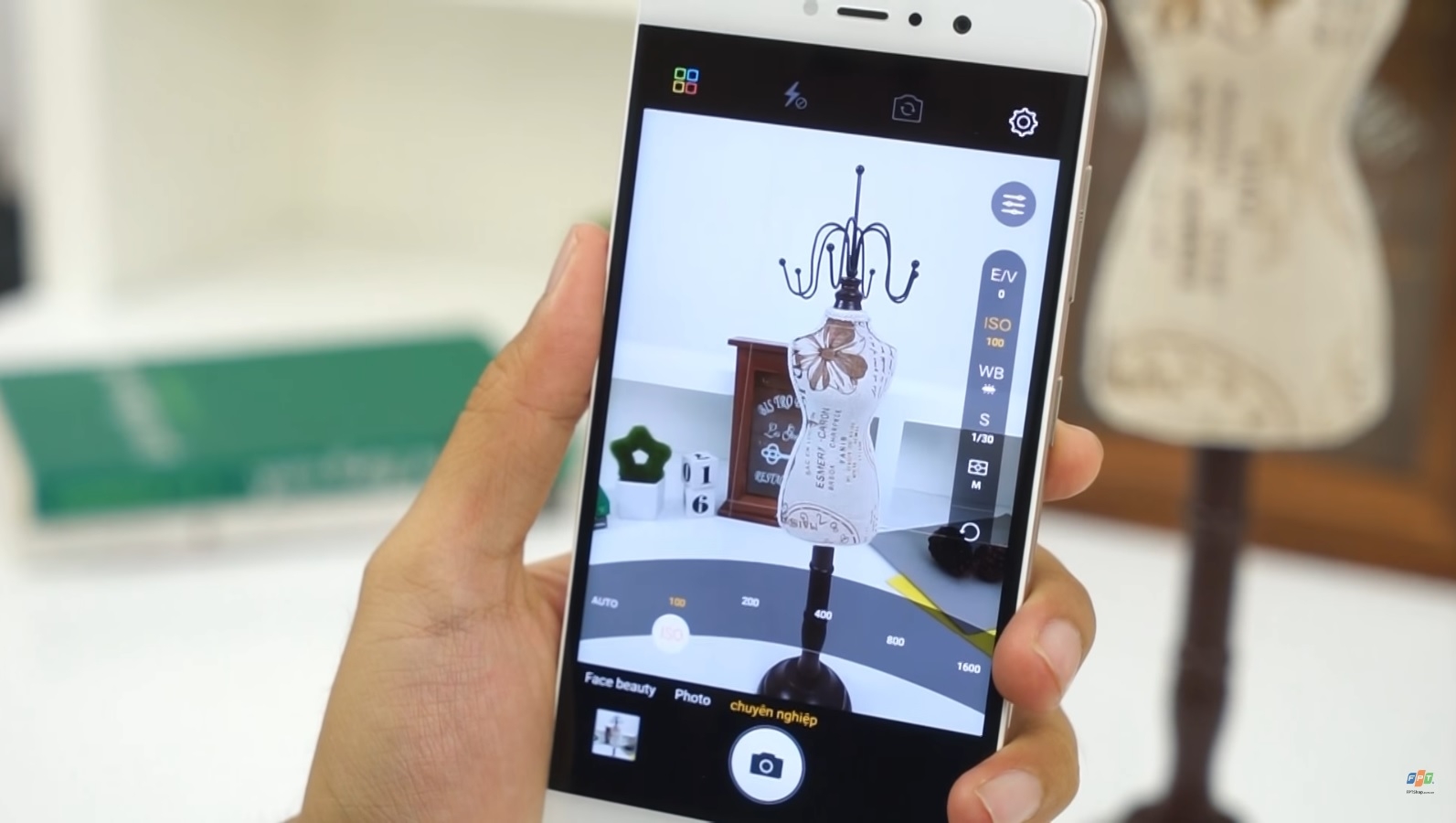 Bộ đôi camera chất lượng hỗ trợ nhiều tính năng thú vị