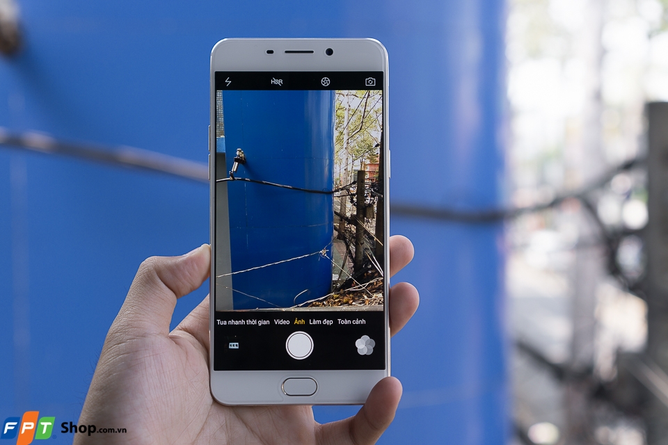 Bộ đôi camera trước sau lần lượt là 16MP và 13MP Bộ đôi camera trước sau lần lượt là 16MP và 13MP