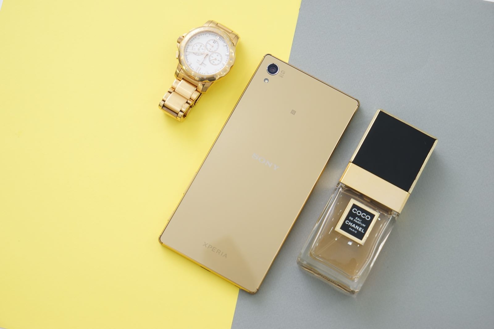 Sony Xperia Z5 Premium có thiết kế 2 mặt kính và khung kim loại sang trọng, đẳng cấp
