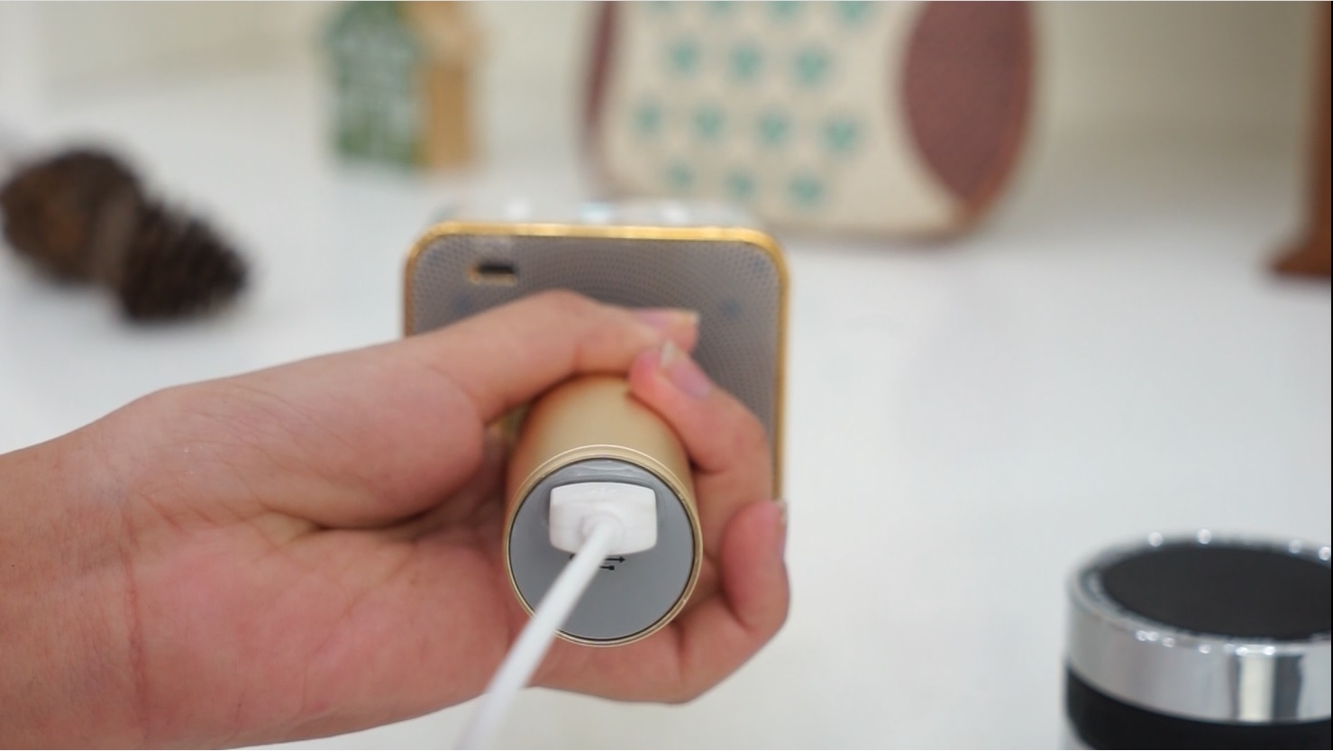 Micro kèm loa Q7U có thể dùng làm pin sạc dự phòng Micro kèm loa Q7U có thể dùng làm pin sạc dự phòng