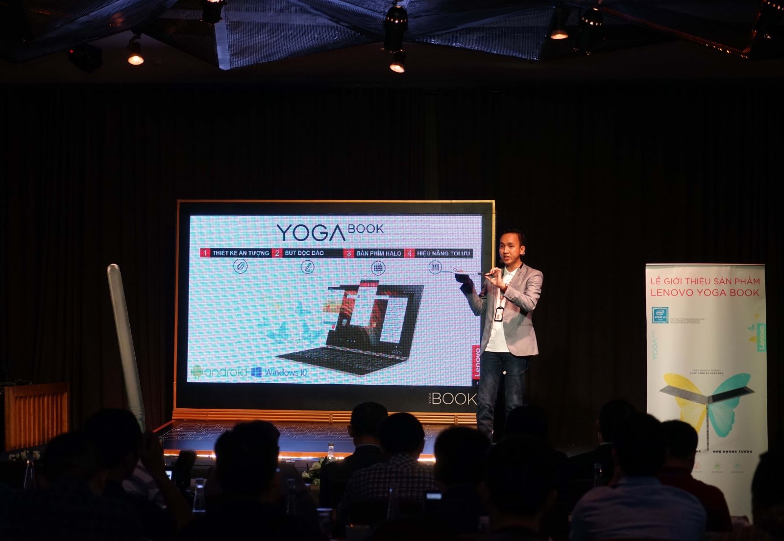 Đại diện Lenovo Việt Nam chia sẻ cụ thể về những đặc điểm nổi bật của Yoga Book Đại diện Lenovo Việt Nam chia sẻ cụ thể về những đặc điểm nổi bật của Yoga Book
