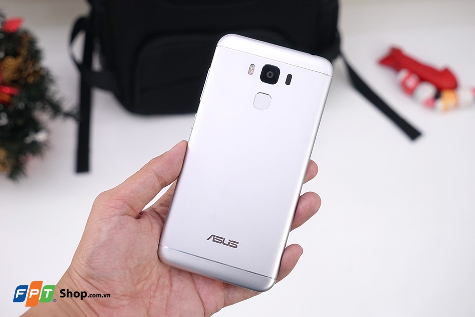 Zenfone 3 max 5.5 có thiết kế đẹp, thon gọn dù sở hữu pin dung lượng lớn