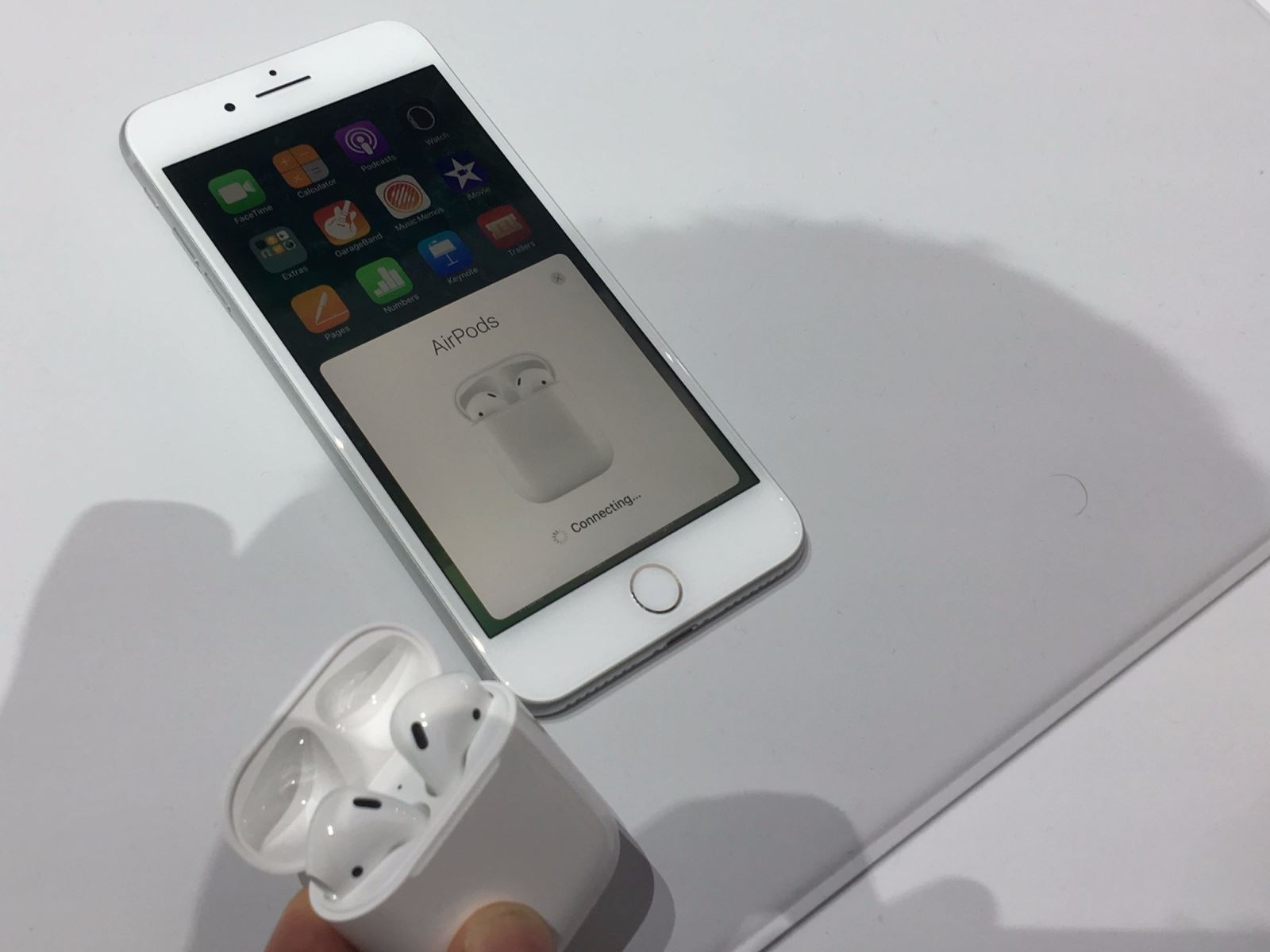 Mọi điều cần biết về tai nghe mới của iPhone 7 2