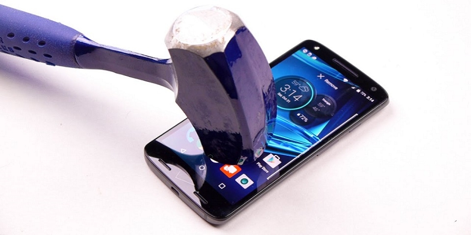 Thử độ bền Droid Turbo 2