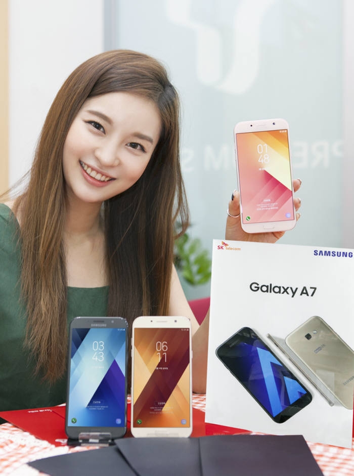 Galaxy A7 2017 tích hợp Bixby Home bất ngờ trình làng tại Hàn Quốc