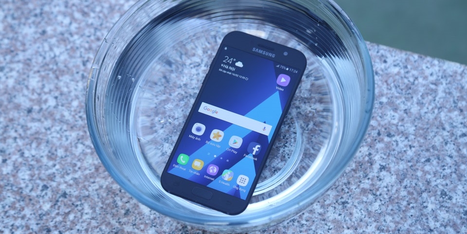 Chiếc smartphone chống nước đáng mua nhất trong tầm giá 7 triệu đồng đây rồi