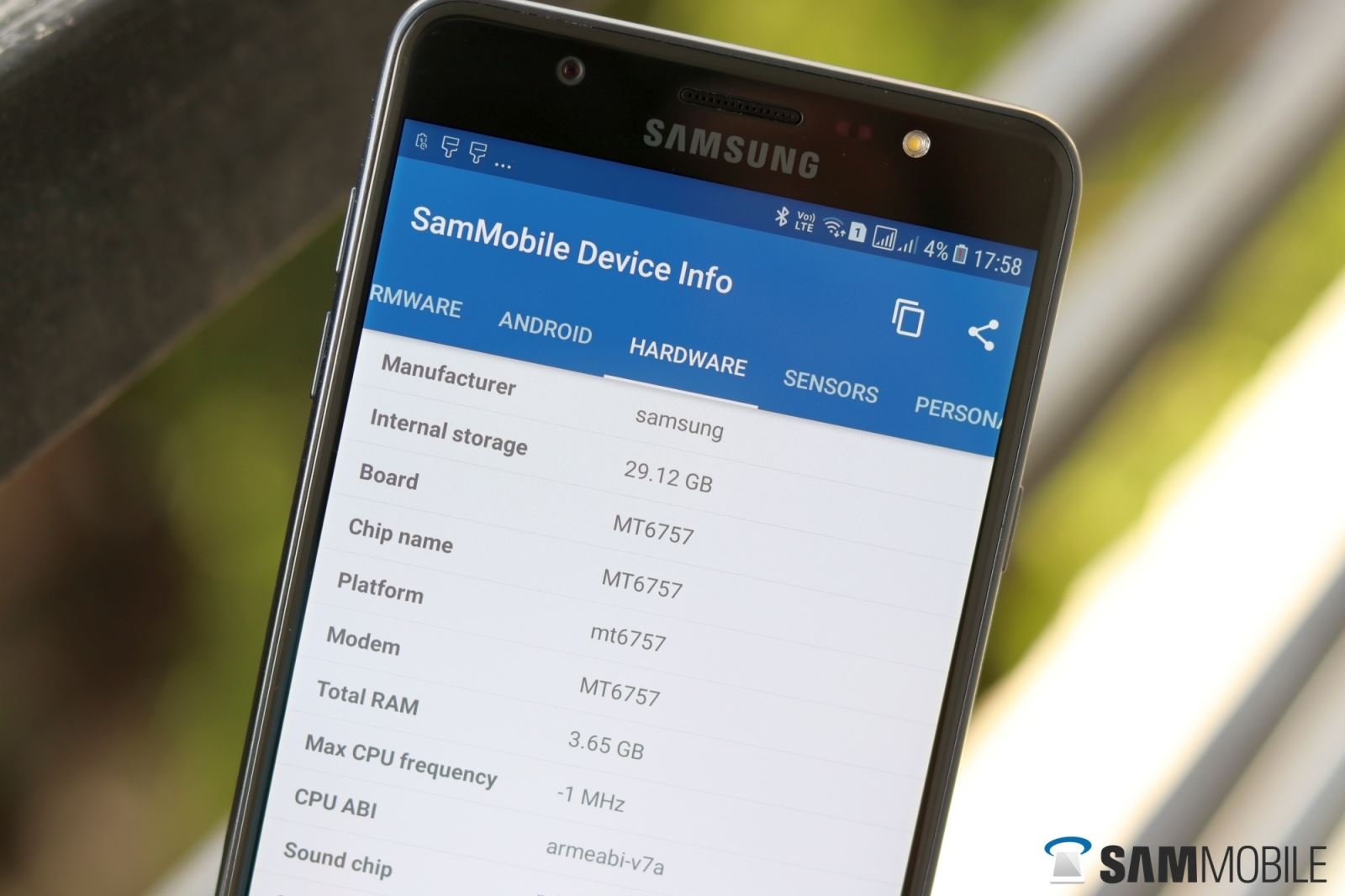 Đánh giá Galaxy J7 Max: Thiết kế đẹp, RAM 4GB, màn hình 5.7 inch, Smart Glow, nhận dạng khuôn mặt, giá cực hấp dẫn Đánh giá Galaxy J7 Max: Thiết kế đẹp, RAM 4GB, màn hình 5.7 inch, Smart Glow, nhận dạng khuôn mặt, giá cực hấp dẫn