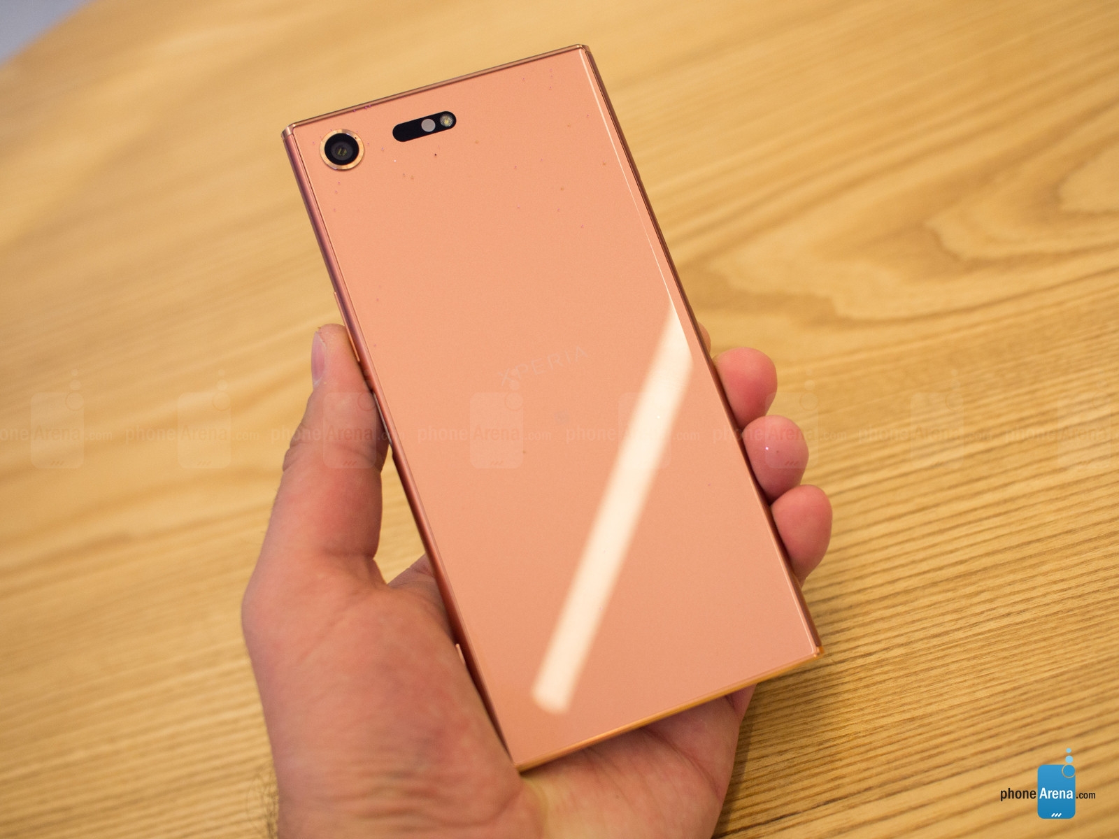 Trên tay siêu phẩm màn hình 4K - Xperia XZ Premium màu Bronze Pink