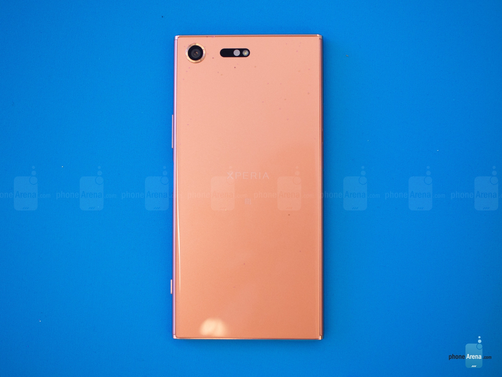 Trên tay siêu phẩm màn hình 4K - Xperia XZ Premium màu Bronze Pink