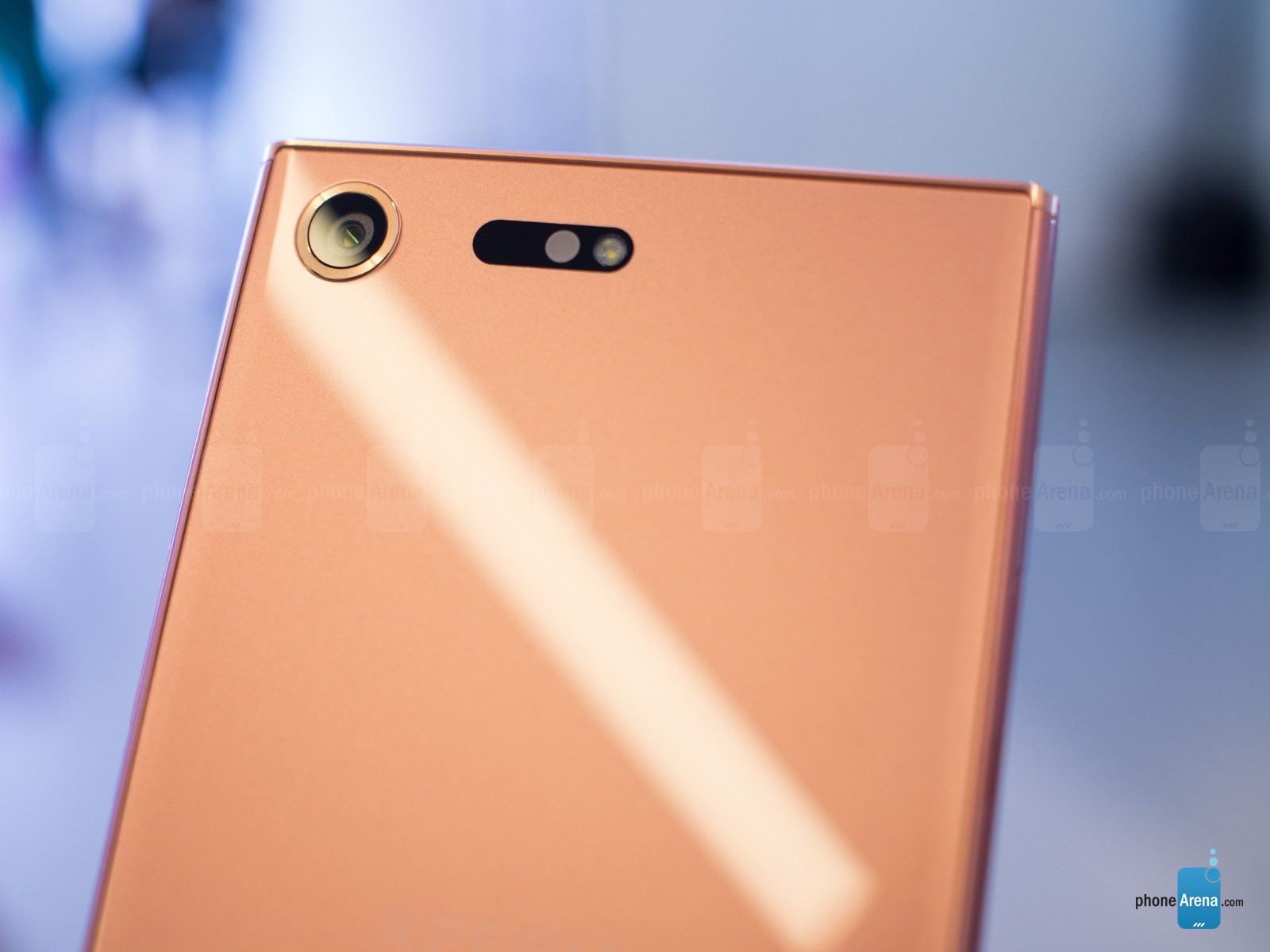 Trên tay siêu phẩm màn hình 4K - Xperia XZ Premium màu Bronze Pink