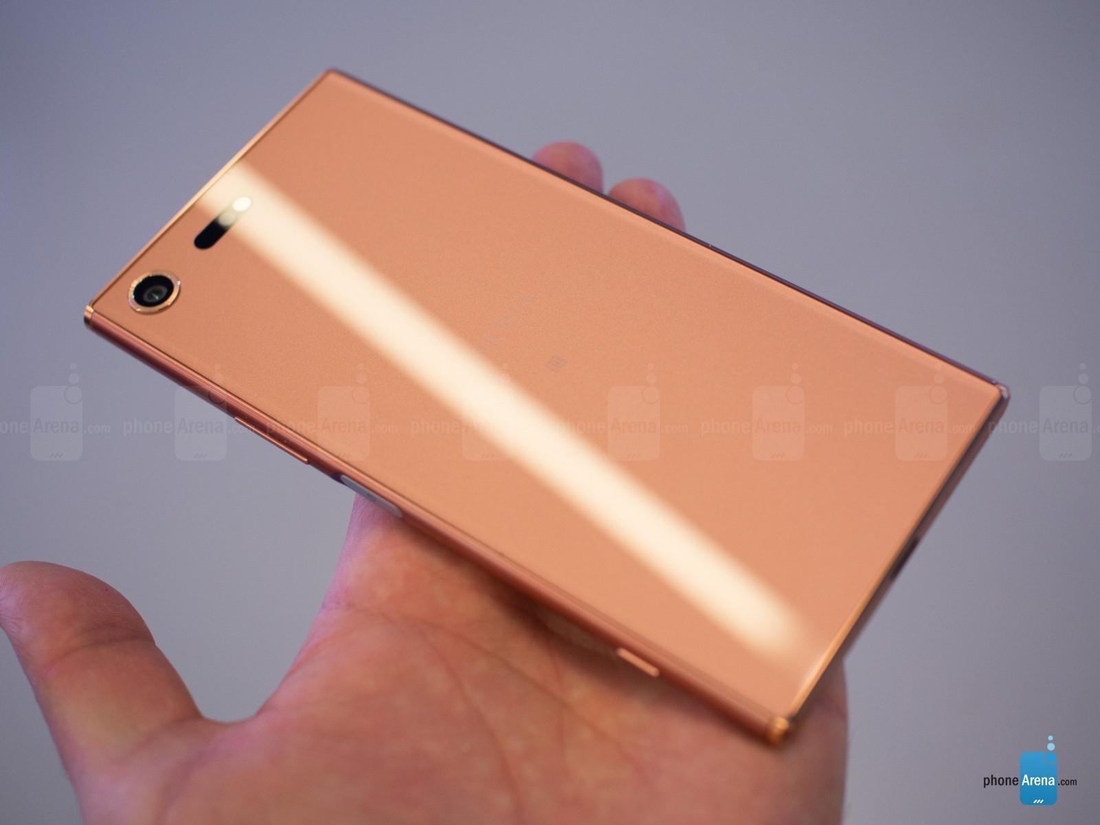 Trên tay siêu phẩm màn hình 4K - Xperia XZ Premium màu Bronze Pink