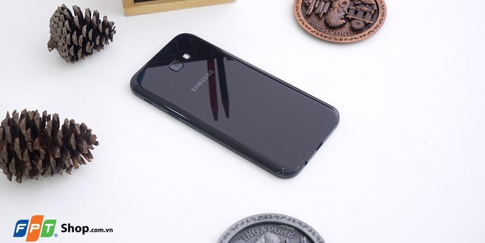 Galaxy A7 2017 màn hình 5.7 inch, camera 16/16 MP, chống nước IP68 hạ giá cực mạnh