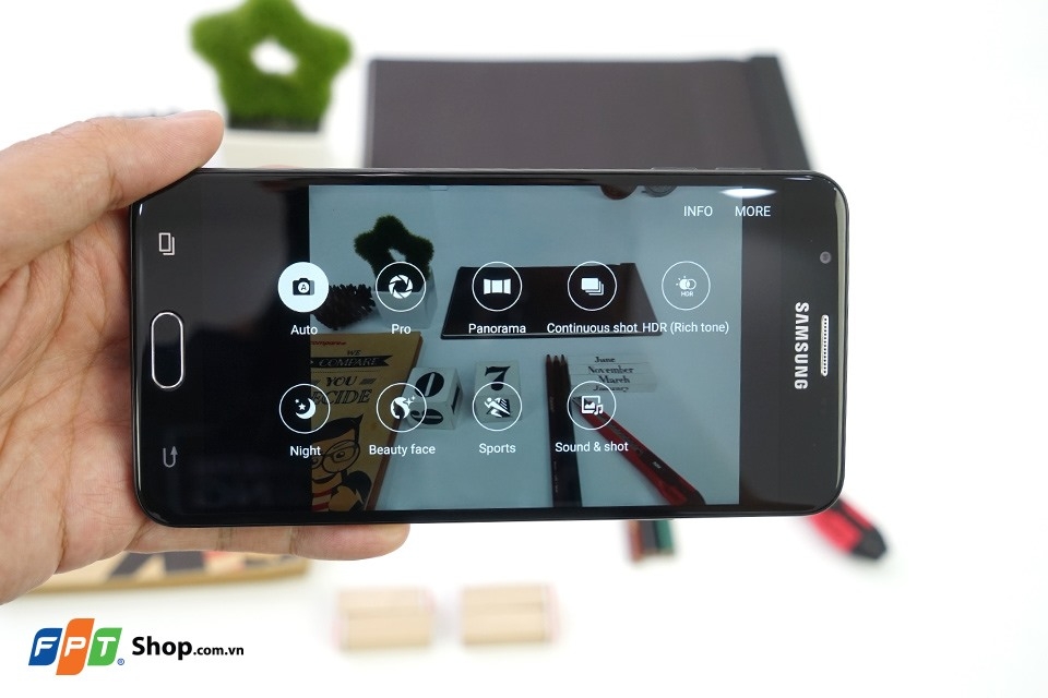 Smartphone tầm trung bán chạy nhất hiện nay vừa được hạ giá thêm lần nữa