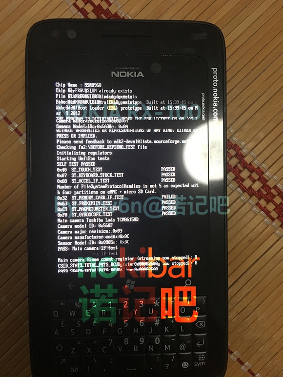 Một chiếc Nokia chạy Windows Phone 8, bàn phím QWERTY bất ngờ xuất hiện
