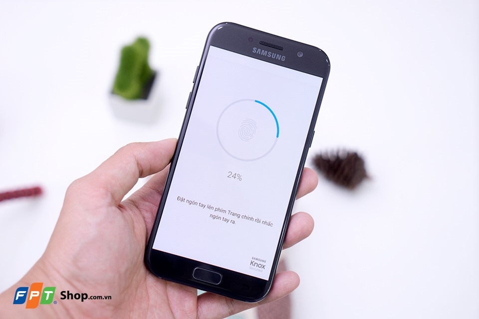 Galaxy A5 2017 thiết kế cao cấp, chống nước, camera 16/16 MP hạ giá cực sốc dịp 1/6