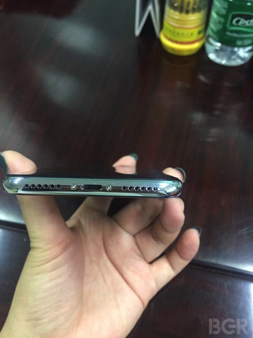 Nóng: iPhone 8 lộ ảnh trên tay người dùng, siêu phẩm 2017 là đây Nóng: iPhone 8 lộ ảnh trên tay người dùng, siêu phẩm 2017 là đây
