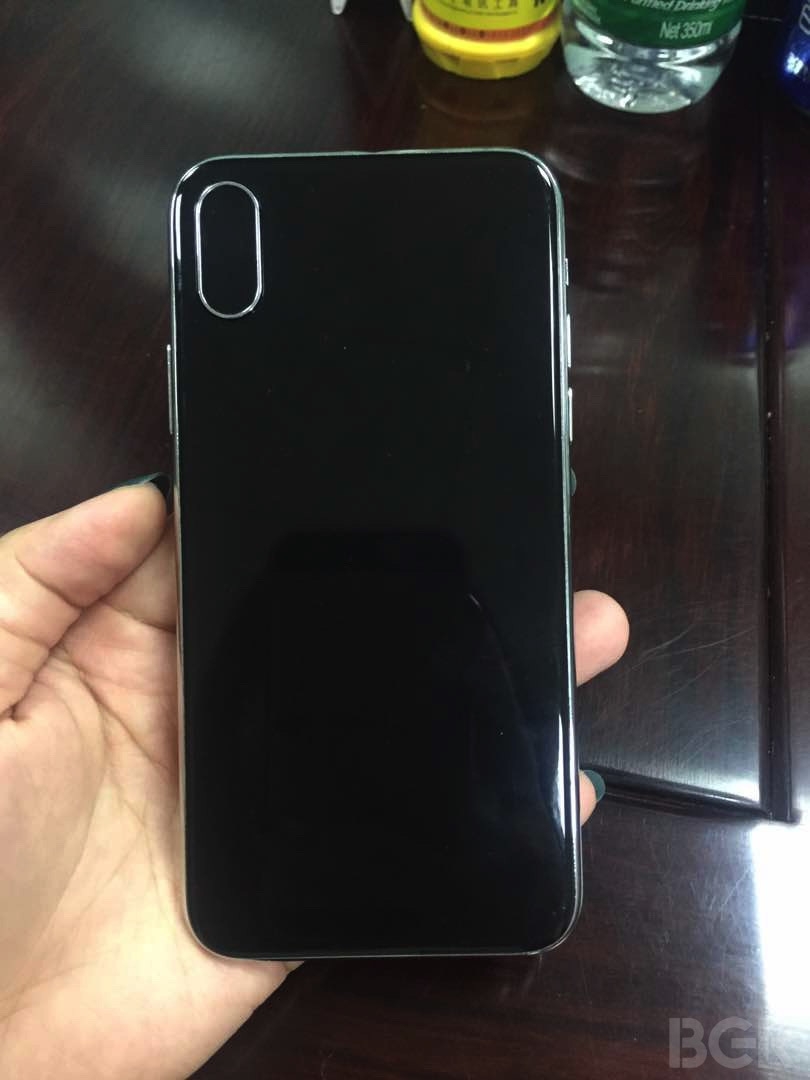 Nóng: iPhone 8 lộ ảnh trên tay người dùng, siêu phẩm 2017 là đây Nóng: iPhone 8 lộ ảnh trên tay người dùng, siêu phẩm 2017 là đây