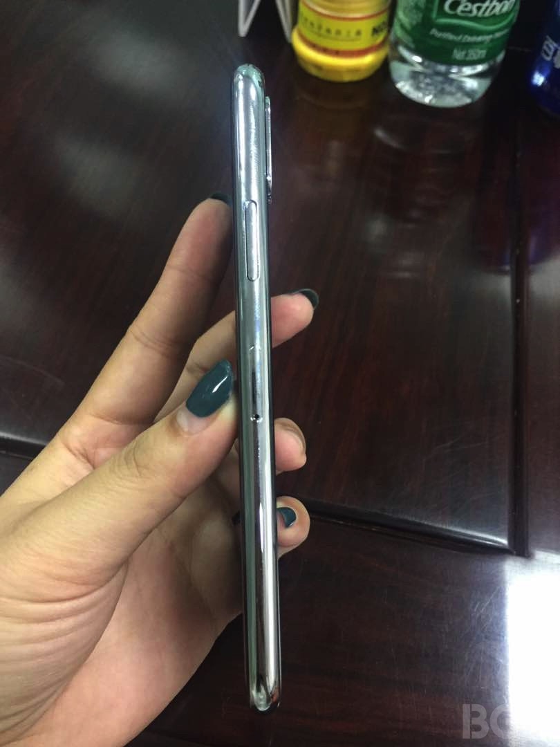 Nóng: iPhone 8 lộ ảnh trên tay người dùng, siêu phẩm 2017 là đây Nóng: iPhone 8 lộ ảnh trên tay người dùng, siêu phẩm 2017 là đây