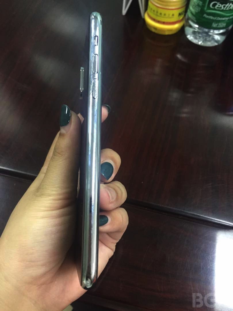 Nóng: iPhone 8 lộ ảnh trên tay người dùng, siêu phẩm 2017 là đây Nóng: iPhone 8 lộ ảnh trên tay người dùng, siêu phẩm 2017 là đây