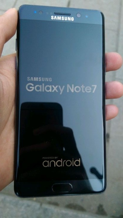 Lộ ảnh trên tay Galaxy Note 7 tân trang với màu đen bóng sang trọng, có ký tự đặc biệt